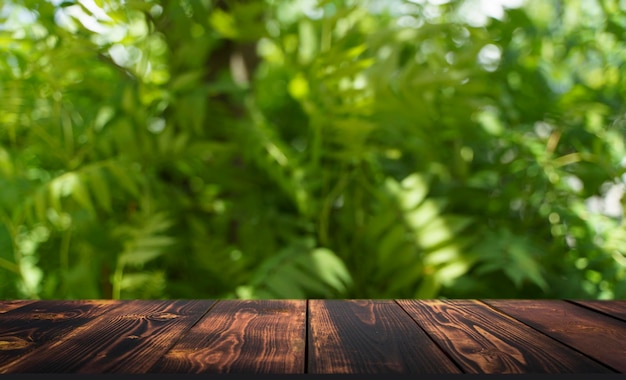 Tło drewna stołu w dżungli rośliny krzak Tło niewyraźnego zielonego letniego lasu