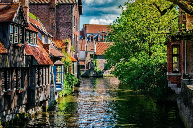 Tło podróży Europa kanał i średniowieczne domy Brugia Brugia Belgia