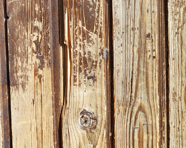 Zdjęcie tło z starych kawałków drewna. naturalna struktura drewna. stary płot