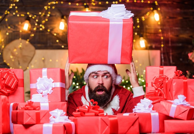 To moja praca. hipsterski santa hat. Świąteczne zakupy. szczęśliwego Nowego Roku. Świąteczne pudełko na prezent. brodaty mężczyzna. zimowe wyprzedaże. Wesoły elf. dostawa prezentów świątecznych. Cyber Poniedziałek.