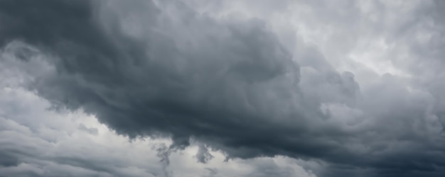 To scena, która zapowiada nadejście potężnej i nieubłaganej burzy