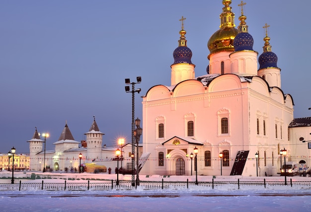 Tobolsk Syberia Rosja01062021 Tobolsk Kreml w zimowy wieczór