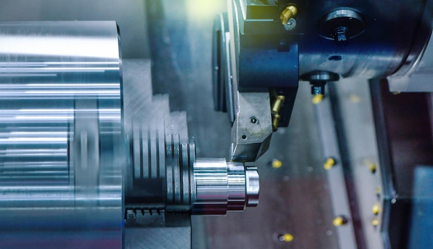 Tokarka CNC wycinająca metalową śrubę gwintowaną Produkcja części hitechnology