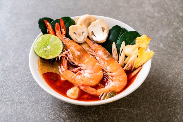 Tom Yum Goong Ostra kwaśna zupa