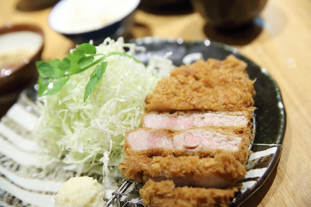 Tonkatsu wieprzowe smażone w głębokim tłuszczu Japońskie Tonkatsu