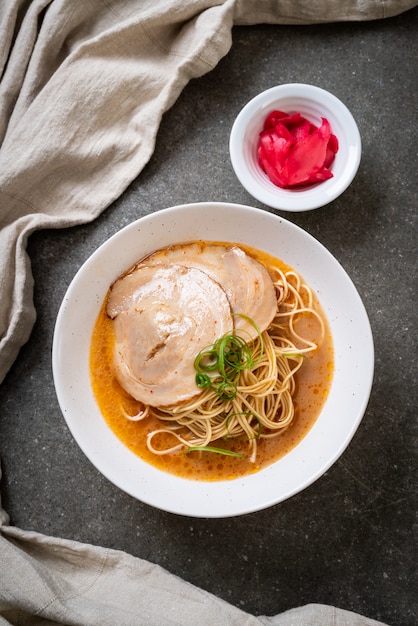 Tonkotsu Makaron Ramen Z Wieprzowiną Chaashu