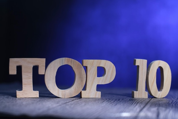 Zdjęcie top 10 lista biznesu motywacyjne inspirujące cytaty słowa koncepcyjne typografia drewniane litery