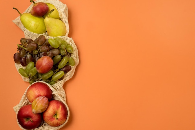 Torby na zakupy wielokrotnego użytku z owocami Opakowania wielokrotnego użytku na owoce i warzywa Koncepcja Zero Waste