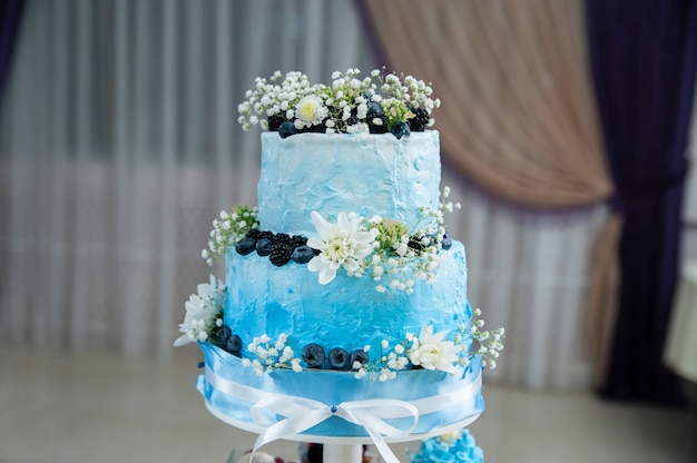 Tort weselny niebieski
