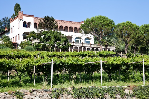 Toskania, Włochy. Luksusowa włoska willa na wsi, blisko winnicy Lambrusco