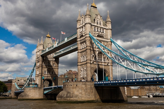 Tower Bridge W Londynie, Wielka Brytania.