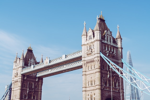 Tower Bridge w Londynie