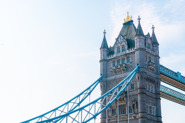 Tower Bridge w Londynie