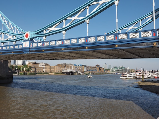 Tower Bridge w Londynie