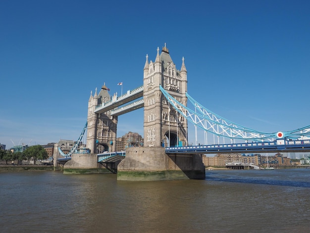 Tower Bridge W Londynie