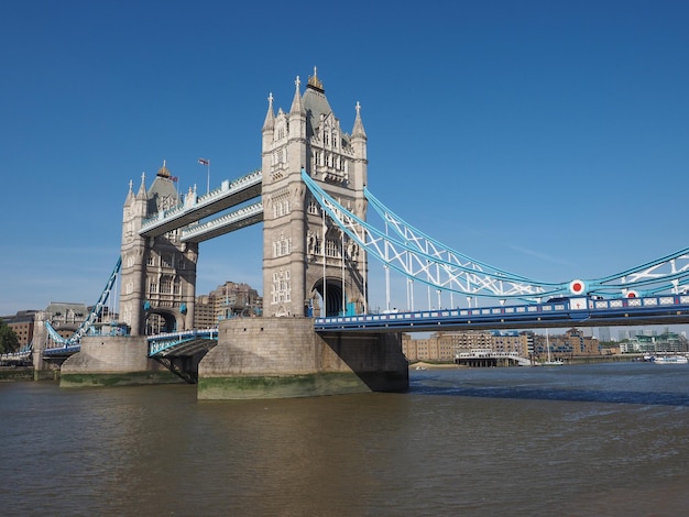 Tower Bridge w Londynie