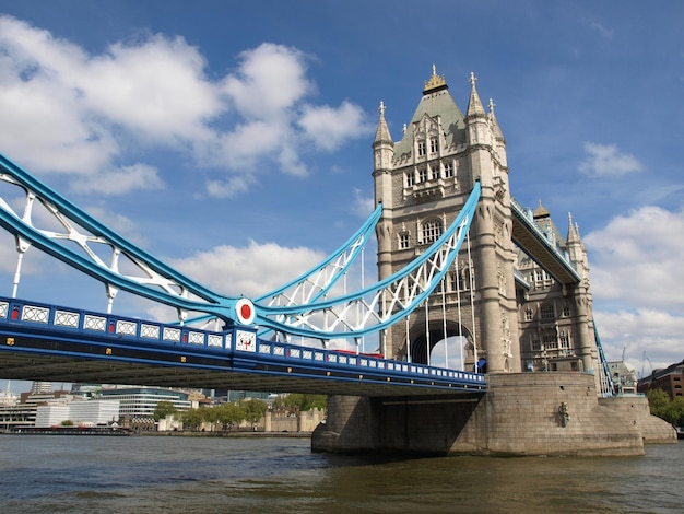 Tower Bridge W Londynie