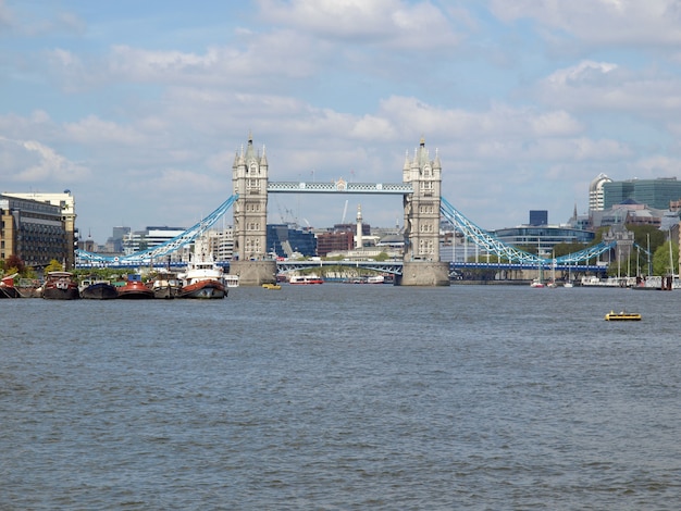 Tower Bridge w Londynie