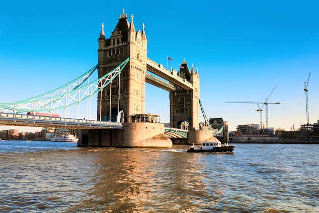 Tower Bridge W Londynie