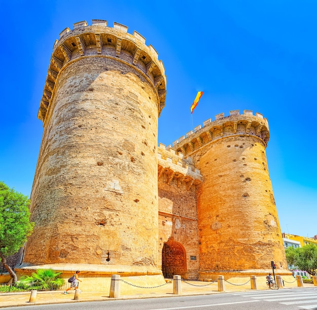 Towers of Quart (Torres de Quart) to jedna z dwunastu bram, które stanowiły część starożytnego muru miejskiego