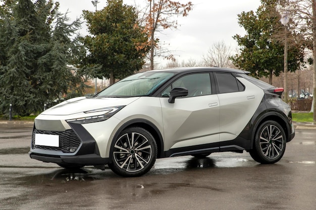 Toyota CHR Hybrid to kompaktowy crossover SUV produkowany przez firmę Toyota