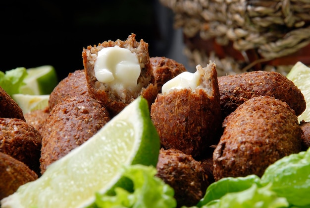 tradycyjna arabska przekąska kibbeh