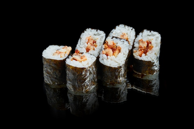 Tradycyjna Japońska Maki Sushi Roll Z Węgorzem. ścieśniać