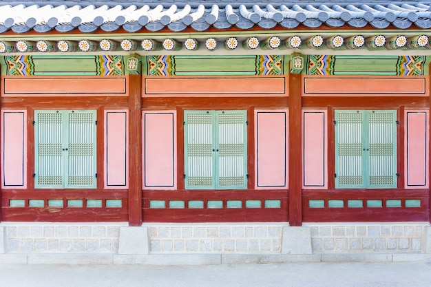 Tradycyjna Koreańska Architektura Przy Gyeongbokgung Pałac W Seul, Południowy Korea.