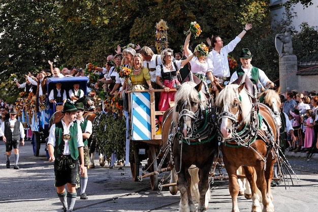 Tradycyjna parada otwierająca festiwal piwa Oktoberfest Monachium Bawaria Niemcy