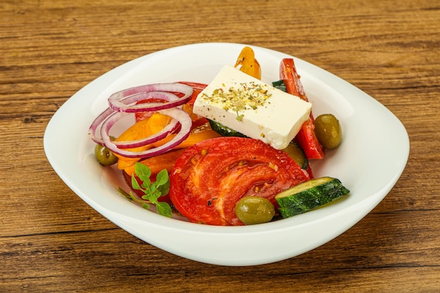 Tradycyjna sałatka grecka z serem feta