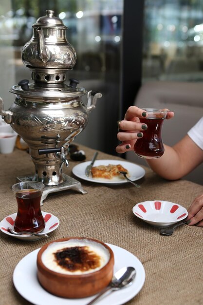 Tradycyjna turecka baklava deserowa z orzechami nerkowca Domowa baklava z orzechami i miodem