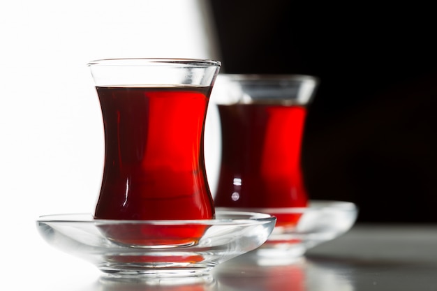 Tradycyjna turecka herbata z bliska