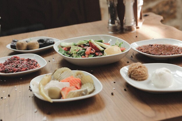 Tradycyjna turecka i grecka kolacja meze