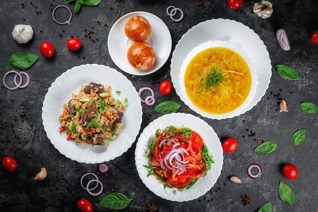 Tradycyjne danie kazachskie Palau Kazachski pilaw xAgotowane z wołowiny lub jagnięciny
