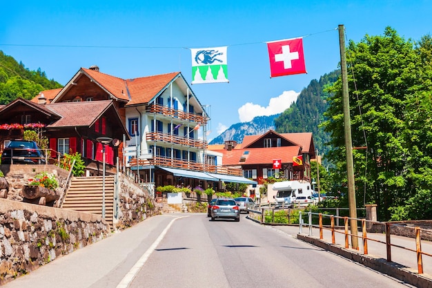 Tradycyjne domy w Lauterbrunnen Szwajcaria