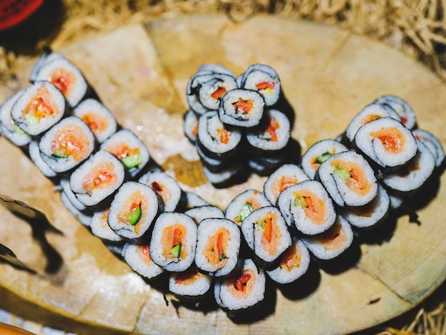 Tradycyjne Japońskie Dania Sushi W Hotelowym Bufecie