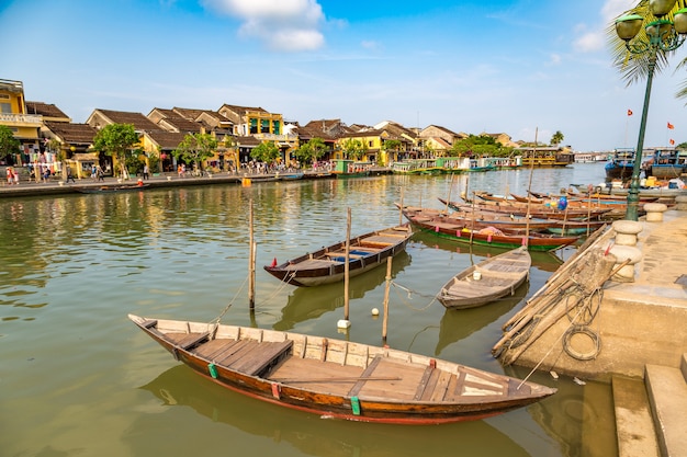 Tradycyjne łodzie w Hoi An