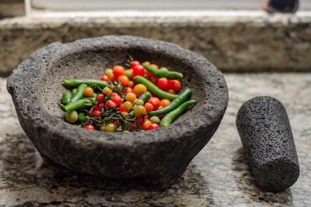 Tradycyjne Meksykańskie Molcajete Z Pomidorami I Papryczką Chilli Na Sos