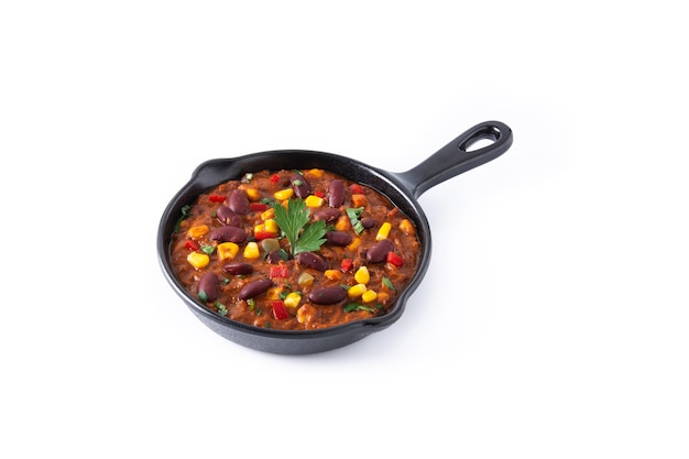 Tradycyjne meksykańskie tex mex chili con carne w żelaznej patelni