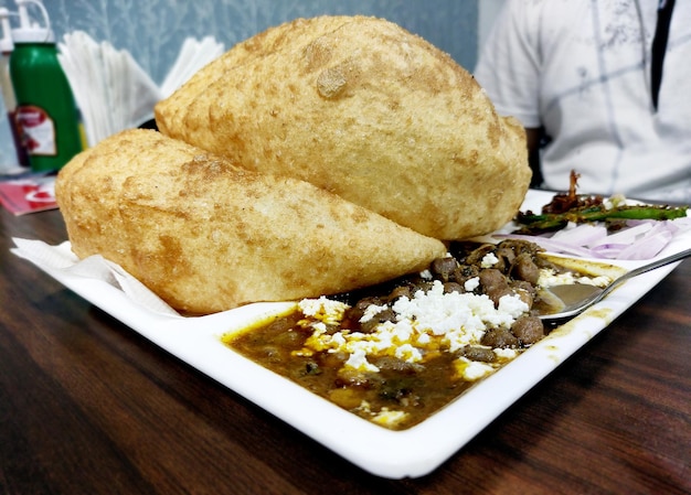 Tradycyjne północnoindyjskie słynne danie Chole Bhature