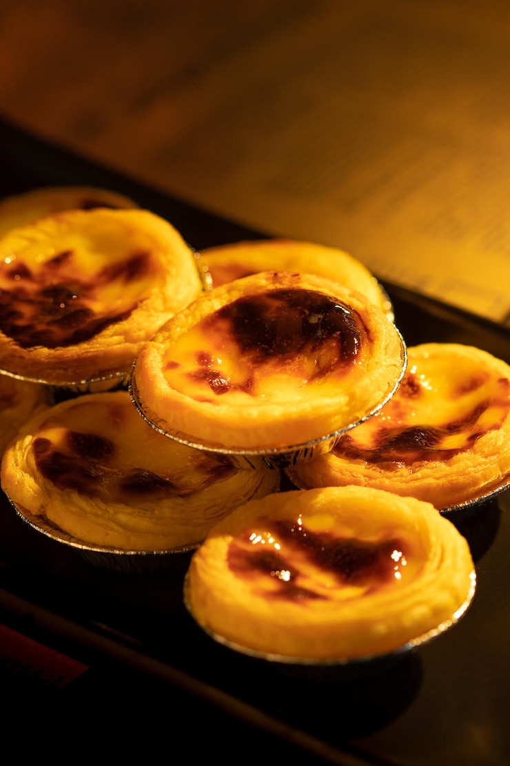 Zdjęcie tradycyjne portugalskie torty kremowe lub torty jajowe lub domowe pastel de nata tradycyjne