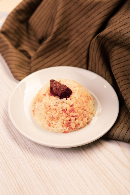 Tradycyjne pyszne tureckie jedzenie Pilaw ryżowy w stylu tureckim pirinc pilavi
