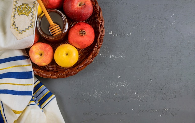 Tradycyjne symbole miodu, jabłka i granatu wakacje rosh hashanah jewesh wakacje