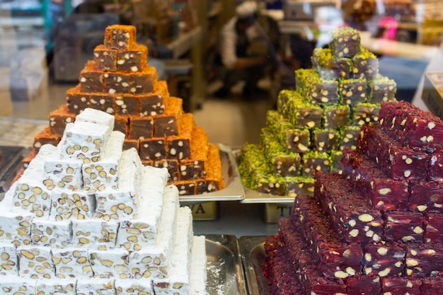 Tradycyjne tureckie słodycze rozkoszy jako cukierki lokum