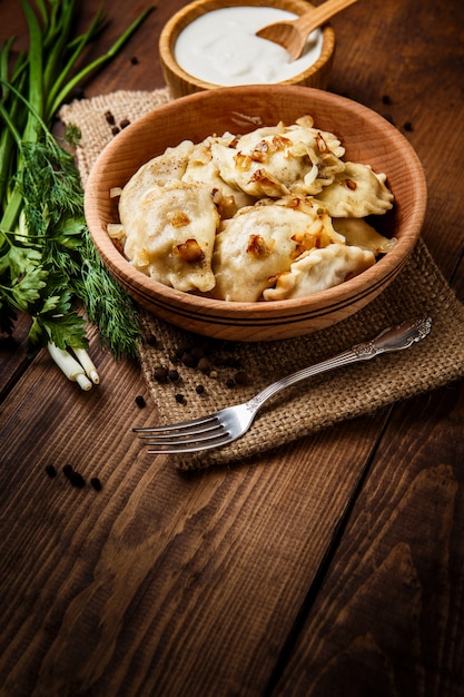 Tradycyjne ukraińskie jedzenie - pierogi varenik