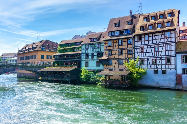 Tradycyjni kolorowi domy w losu angeles Małym Francja, Strasburg, Alsace, Francja