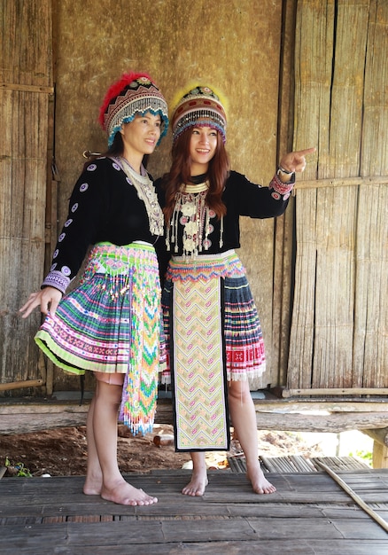 Tradycyjnie ubrana kobieta z plemienia Mhong