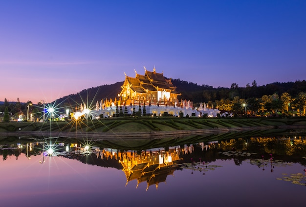 Tradycyjny chiang mai, tajska architektura w stylu Lanna