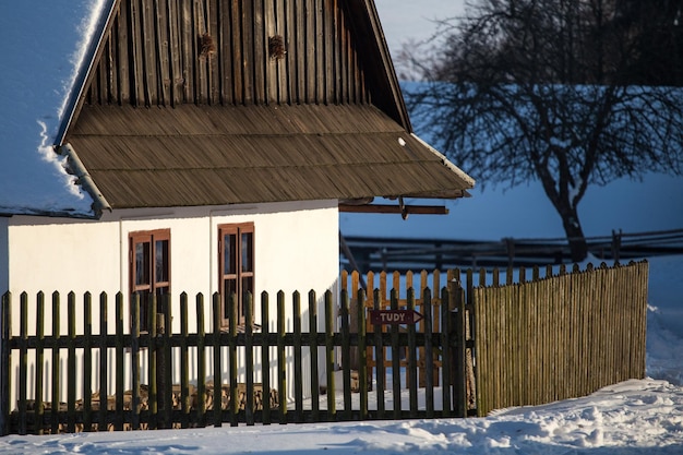 Tradycyjny Drewniany Domek Cembrowany Zimą Muzeum Ludowe W Vesely Kopec Czechy