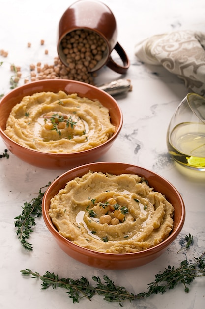 Tradycyjny hummus orientalny